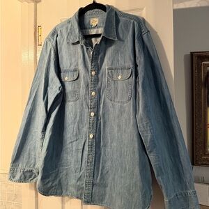 NWOT XL J.Crew Midweight Demin Workshirt in Five Year Demin Wash. Never worn.